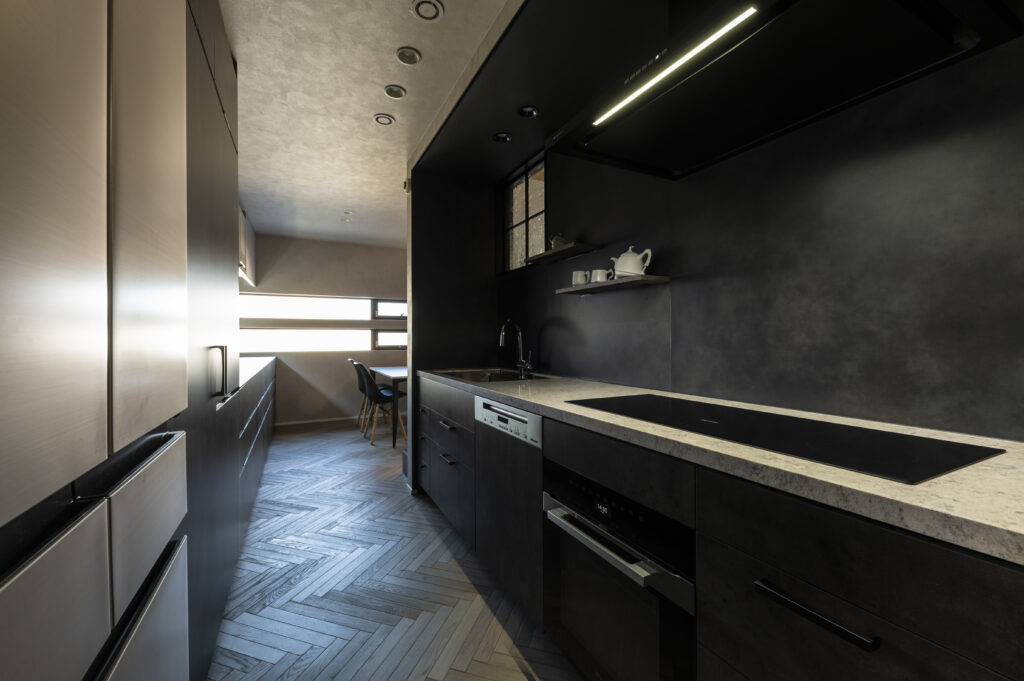 カップボードと壁面キッチン