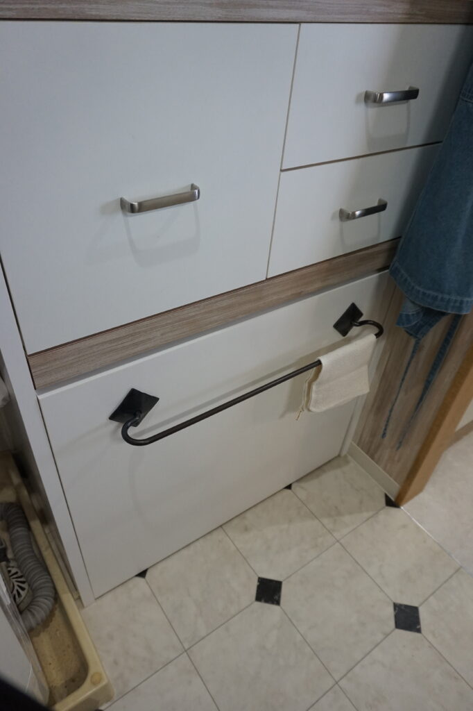 アイアンの雑巾バー、便利な位置、インテリアも考慮