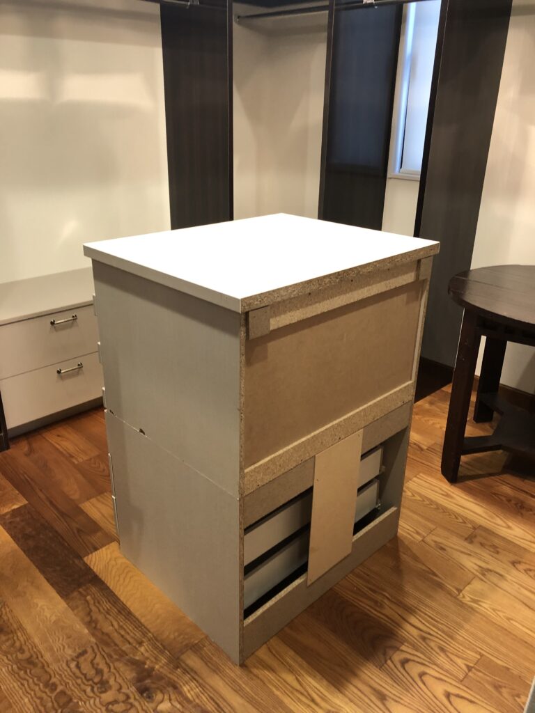 既存の収納棚背面側面