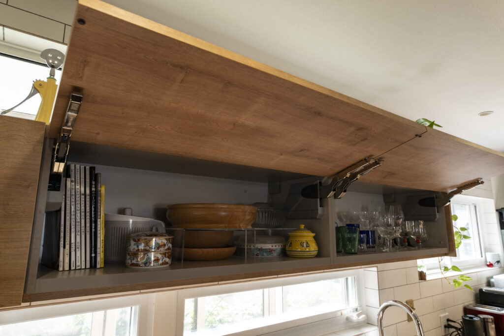 フラップ収納　すぐ手が届き使いやすい収納