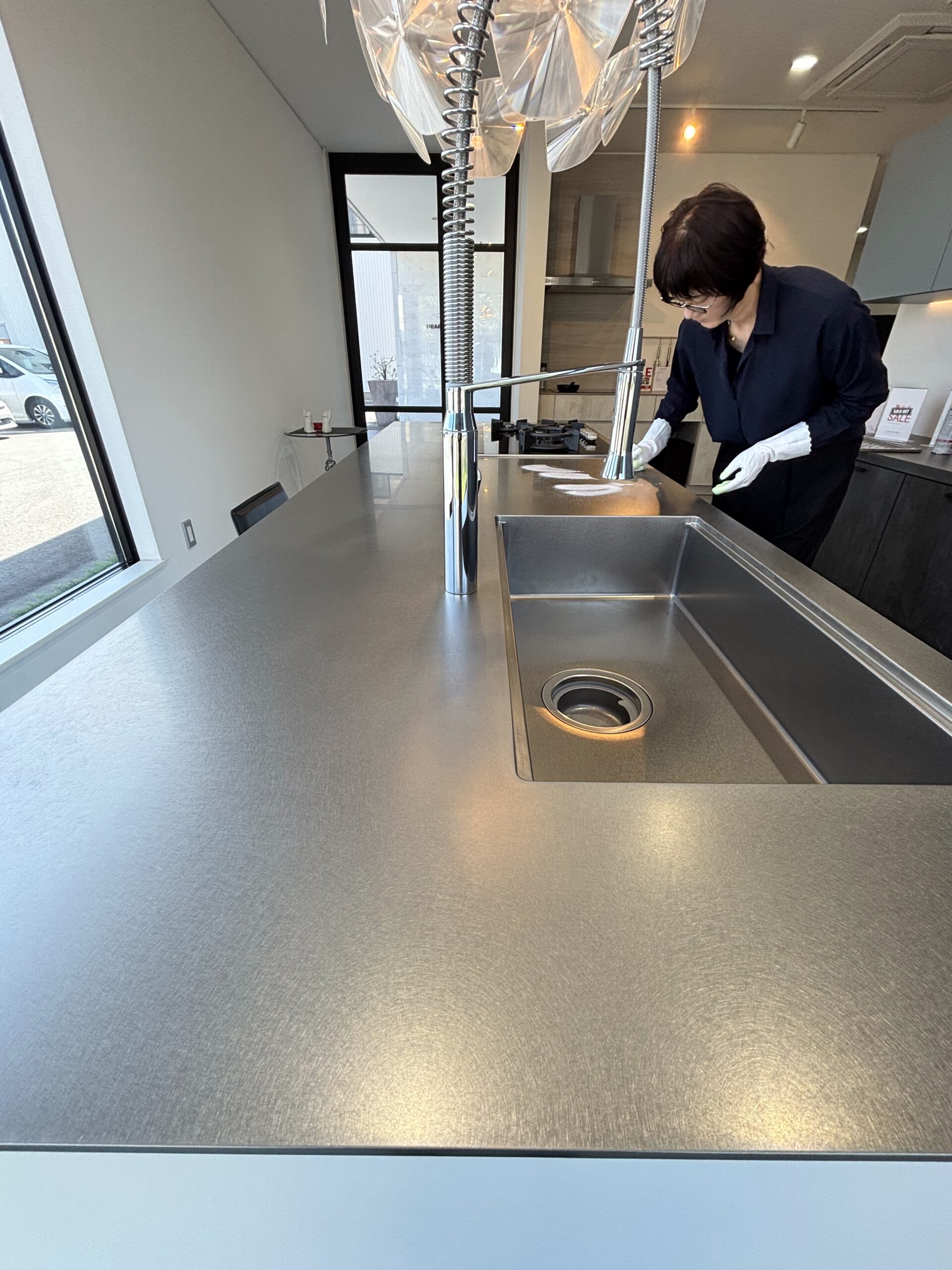 ステンレスカウンターでつくる、洗練されたキッチン