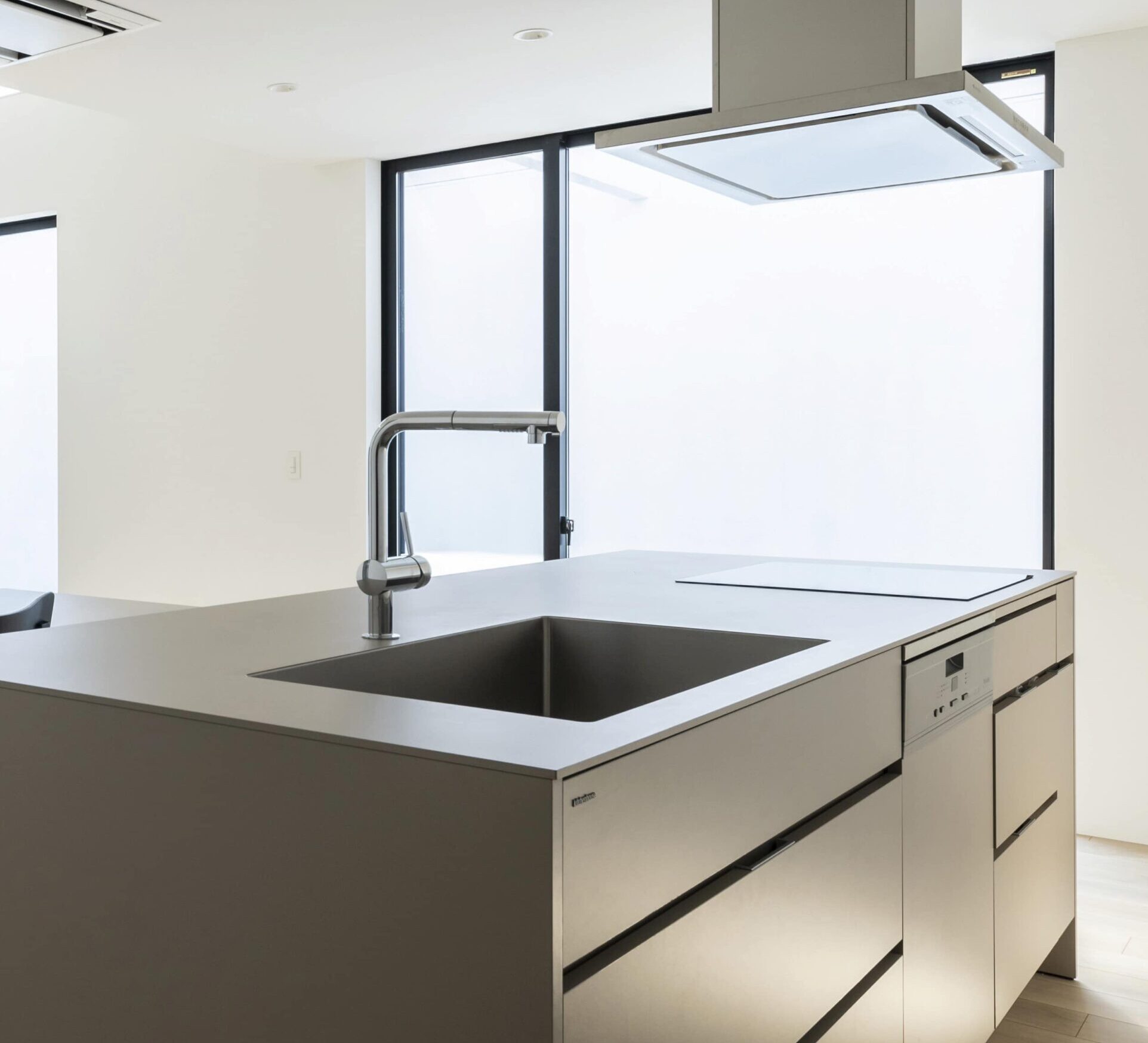 キッチンの把手選びで暮らしは変わる？見た目と使い勝手のちょうどいい関係